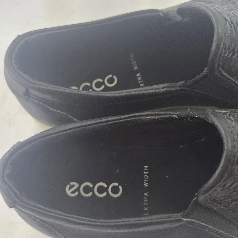 Ecco Slip On Sneakers Womens 38 US 7.5 Black Leather Woven Comfort Quiet Luxury